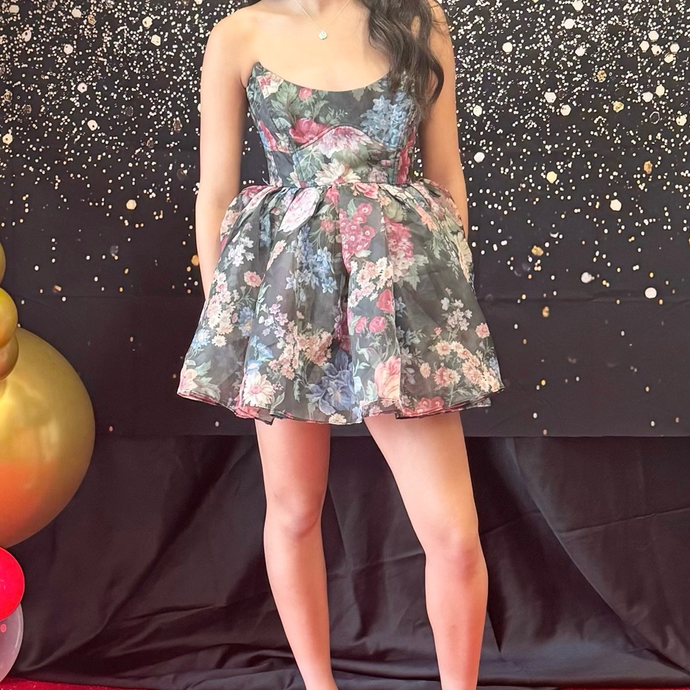 Wore once! Super cute dress!